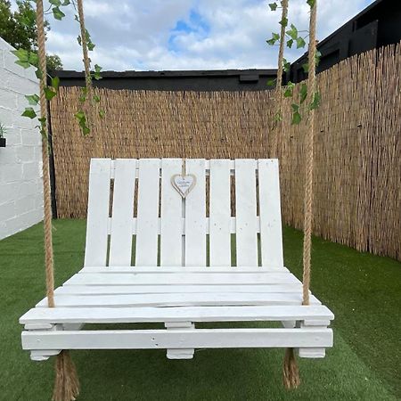 Spacious 6 Bed Home Near City & Albion Stadium Perfect For Contractors! 伯明翰 外观 照片