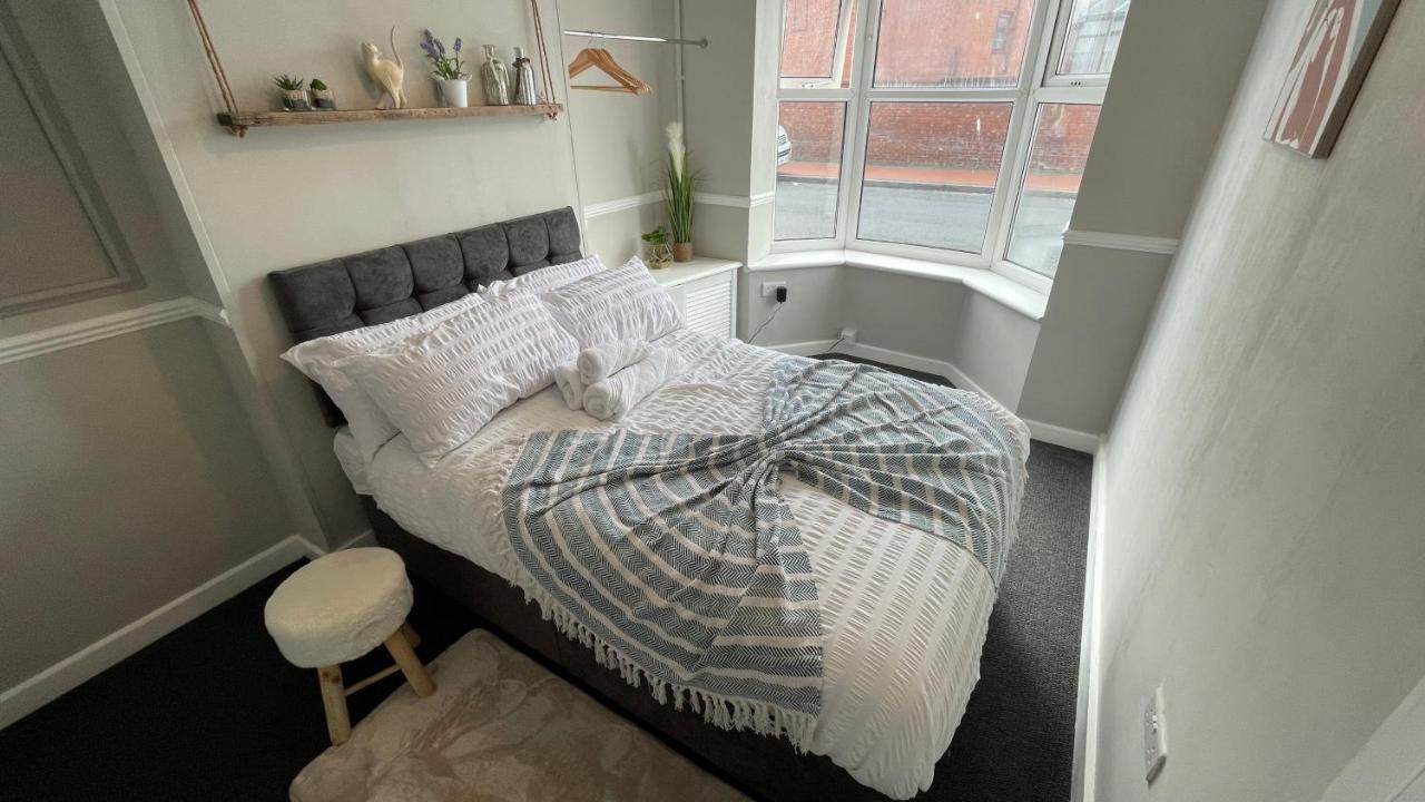Spacious 6 Bed Home Near City & Albion Stadium Perfect For Contractors! 伯明翰 外观 照片