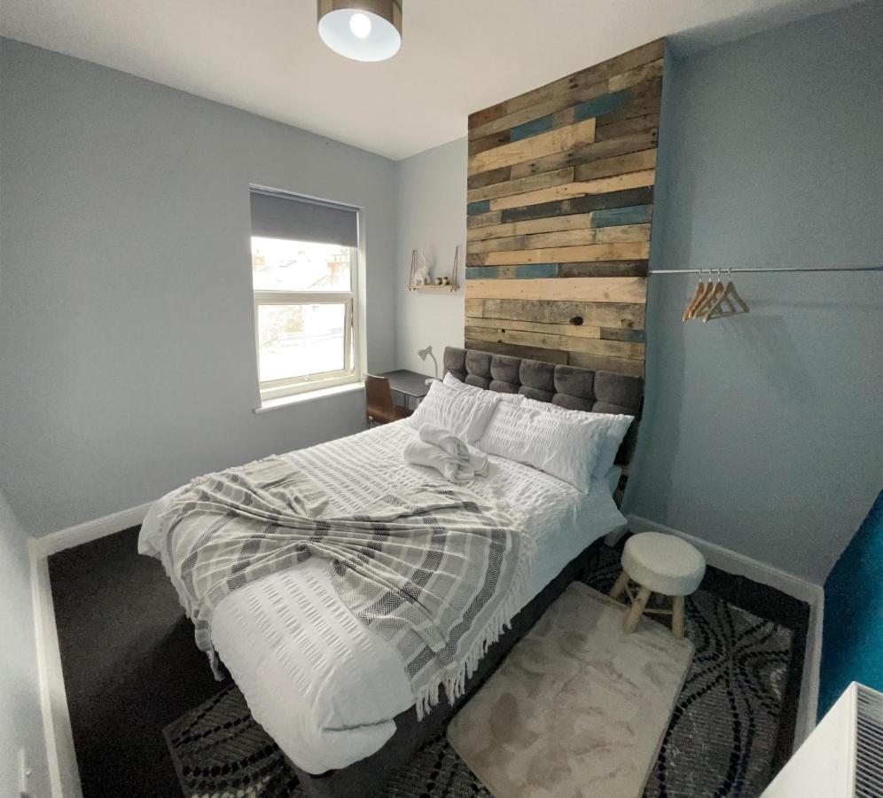 Spacious 6 Bed Home Near City & Albion Stadium Perfect For Contractors! 伯明翰 外观 照片
