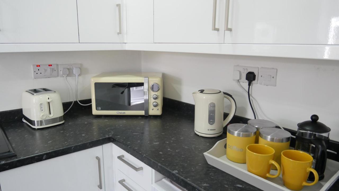 Spacious 6 Bed Home Near City & Albion Stadium Perfect For Contractors! 伯明翰 外观 照片