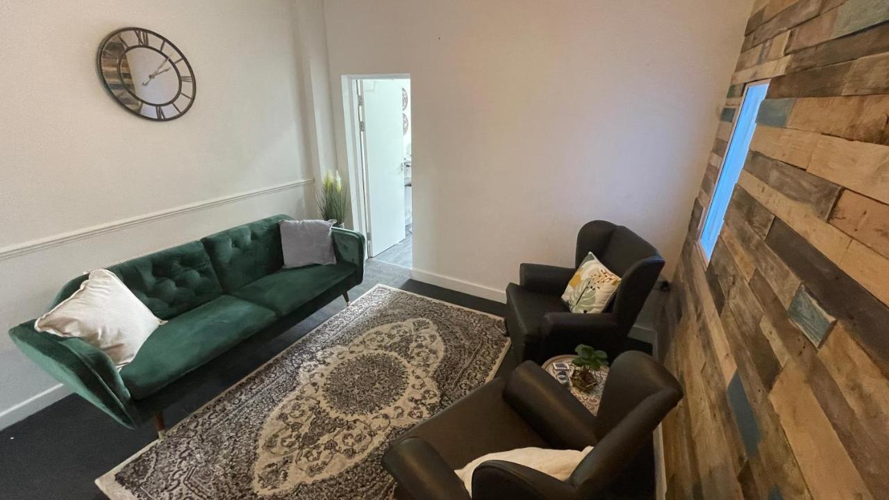Spacious 6 Bed Home Near City & Albion Stadium Perfect For Contractors! 伯明翰 外观 照片