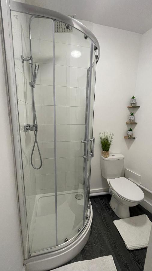 Spacious 6 Bed Home Near City & Albion Stadium Perfect For Contractors! 伯明翰 外观 照片