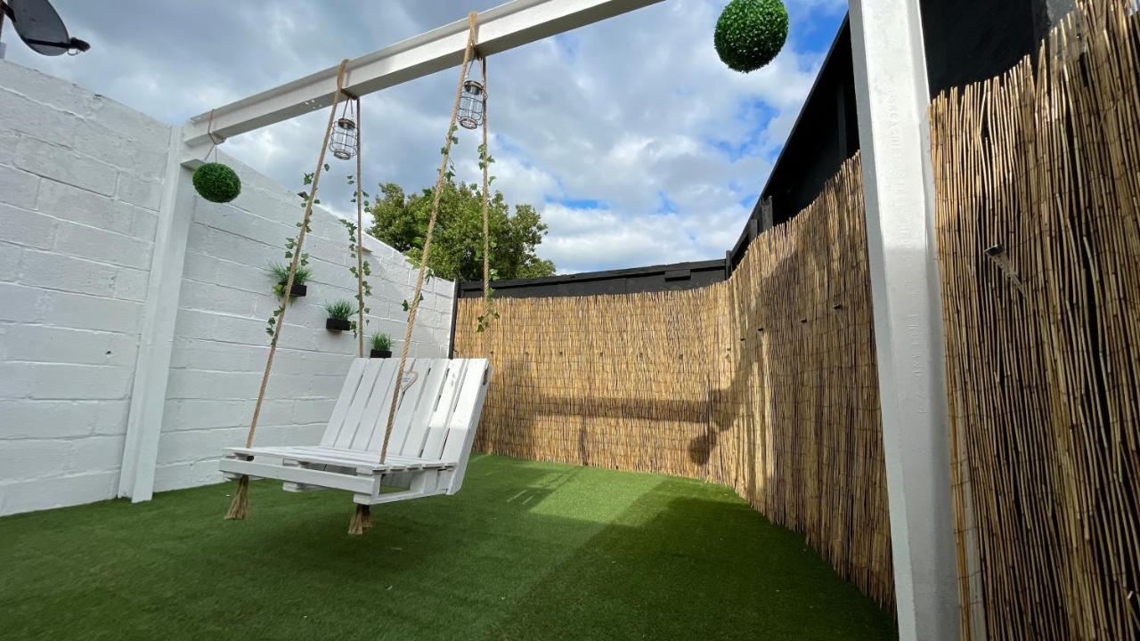 Spacious 6 Bed Home Near City & Albion Stadium Perfect For Contractors! 伯明翰 外观 照片