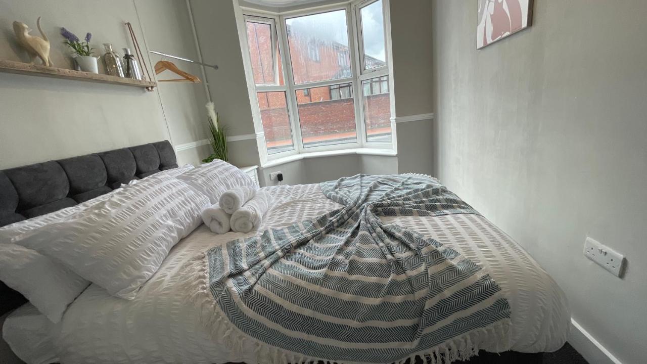 Spacious 6 Bed Home Near City & Albion Stadium Perfect For Contractors! 伯明翰 外观 照片