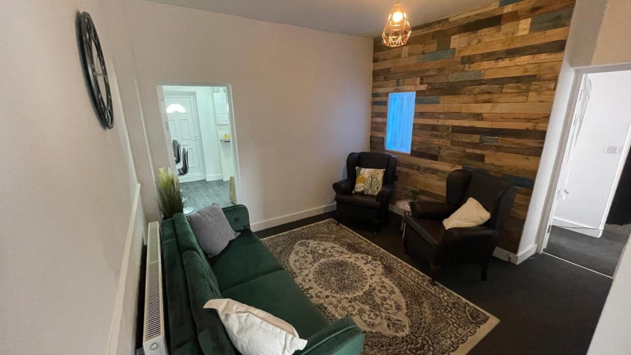 Spacious 6 Bed Home Near City & Albion Stadium Perfect For Contractors! 伯明翰 外观 照片